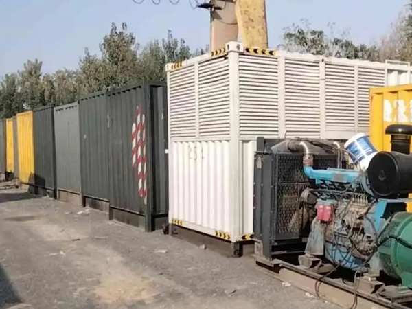 琼海200KW柴油发电机机组每小时油耗是多少？